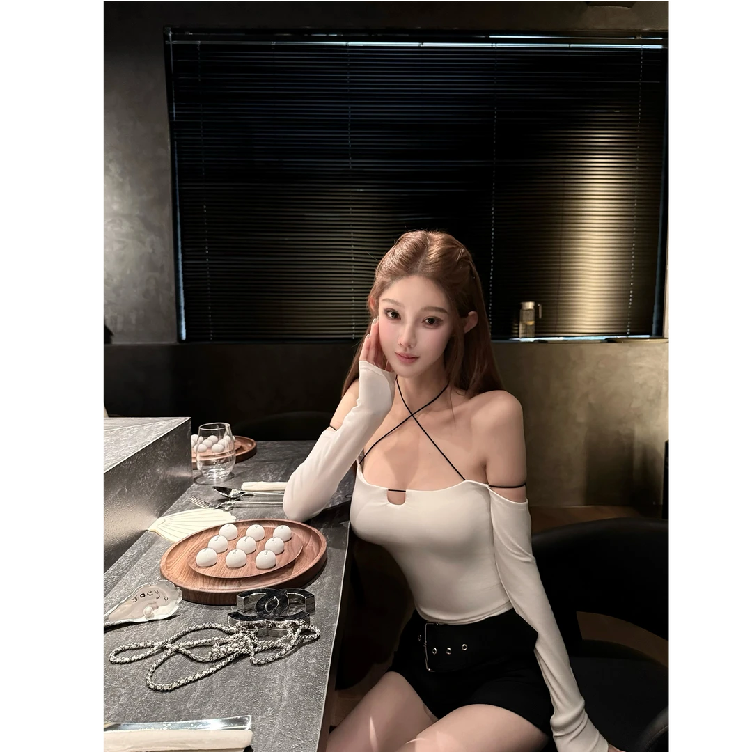 【纯欲鼻祖】法式时尚一字领撞色打底衫长袖上衣女百搭休闲短裤套装