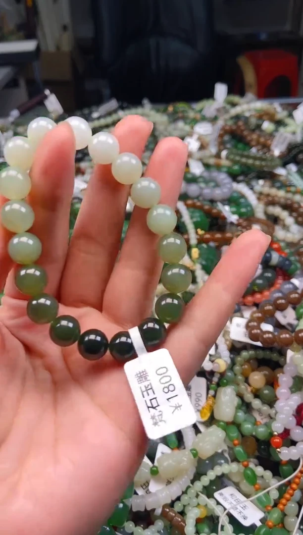 和田玉未镶嵌颈饰1