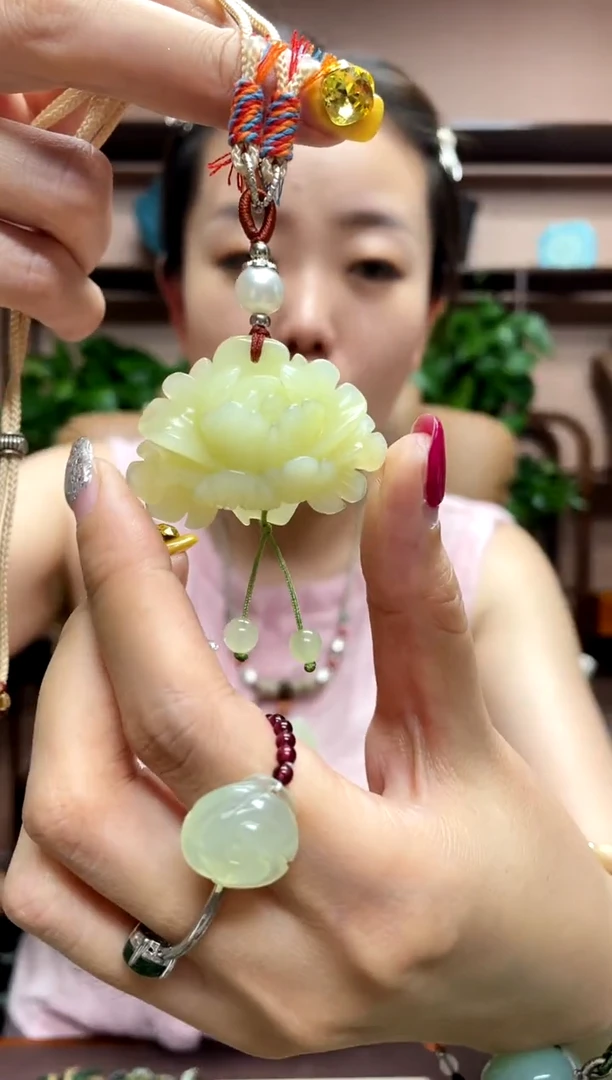 岫玉未镶嵌吊坠·