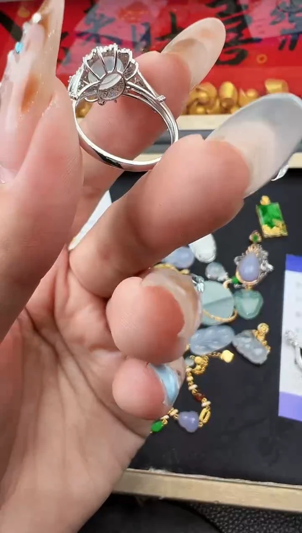 18K金镶嵌戒指翡翠勿拍