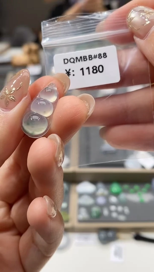 颈饰未镶嵌翡翠豆子