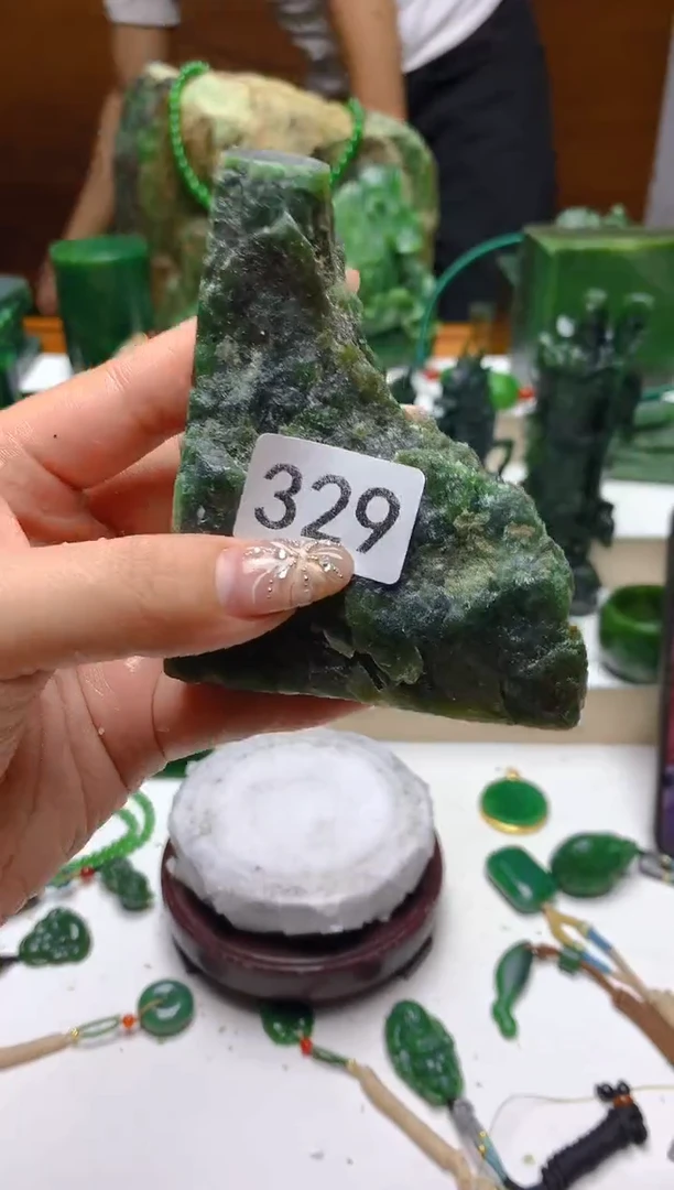未镶嵌和田玉（碧玉）珠宝半成品1