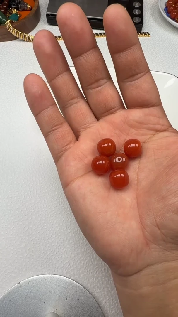 未镶嵌珠玛瑙/玉髓多样性发货发其中一个