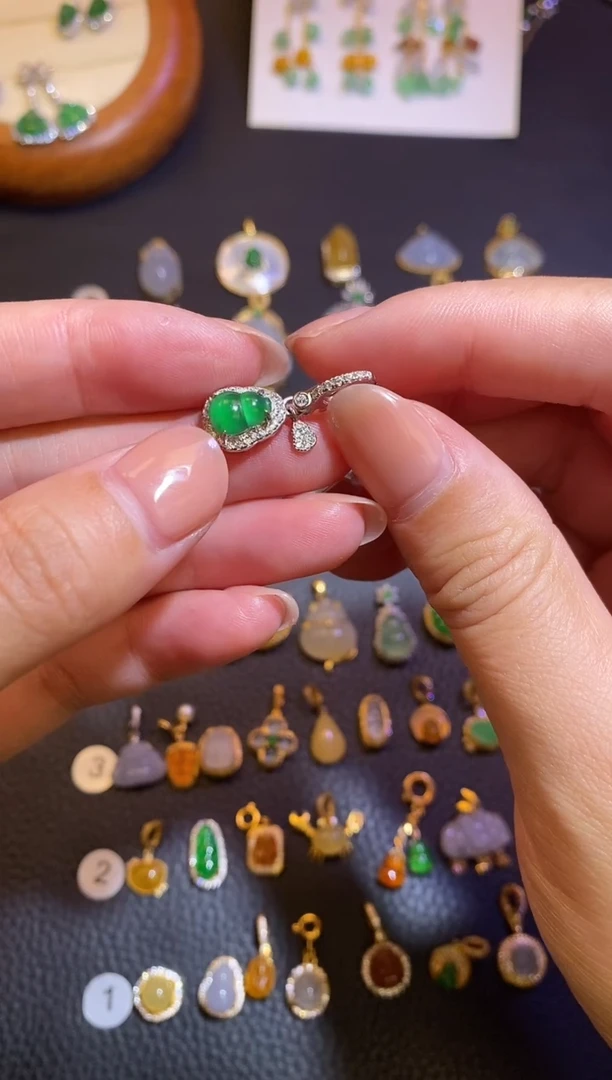 颈饰银S925镶嵌翡翠a货翡翠