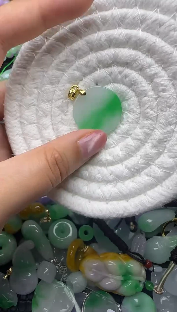颈饰未镶嵌翡翠缅甸翡翠吊坠