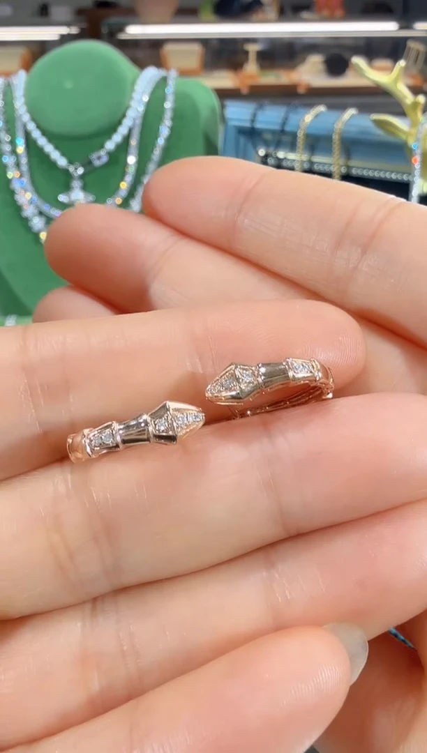 18K金镶嵌耳饰钻石耳钉