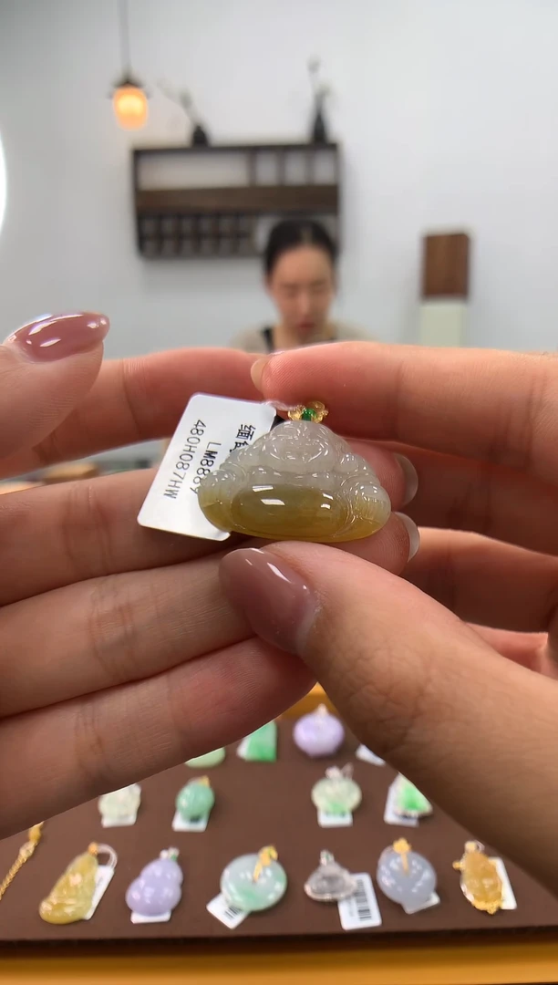 颈饰18K金镶嵌翡翠佛公