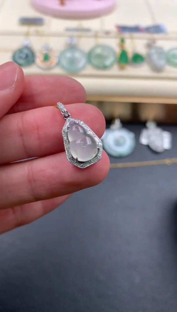 【闪购商品】翡翠颈饰18K金镶嵌D793