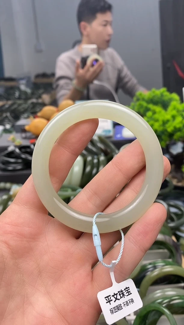 未镶嵌手镯和田玉55