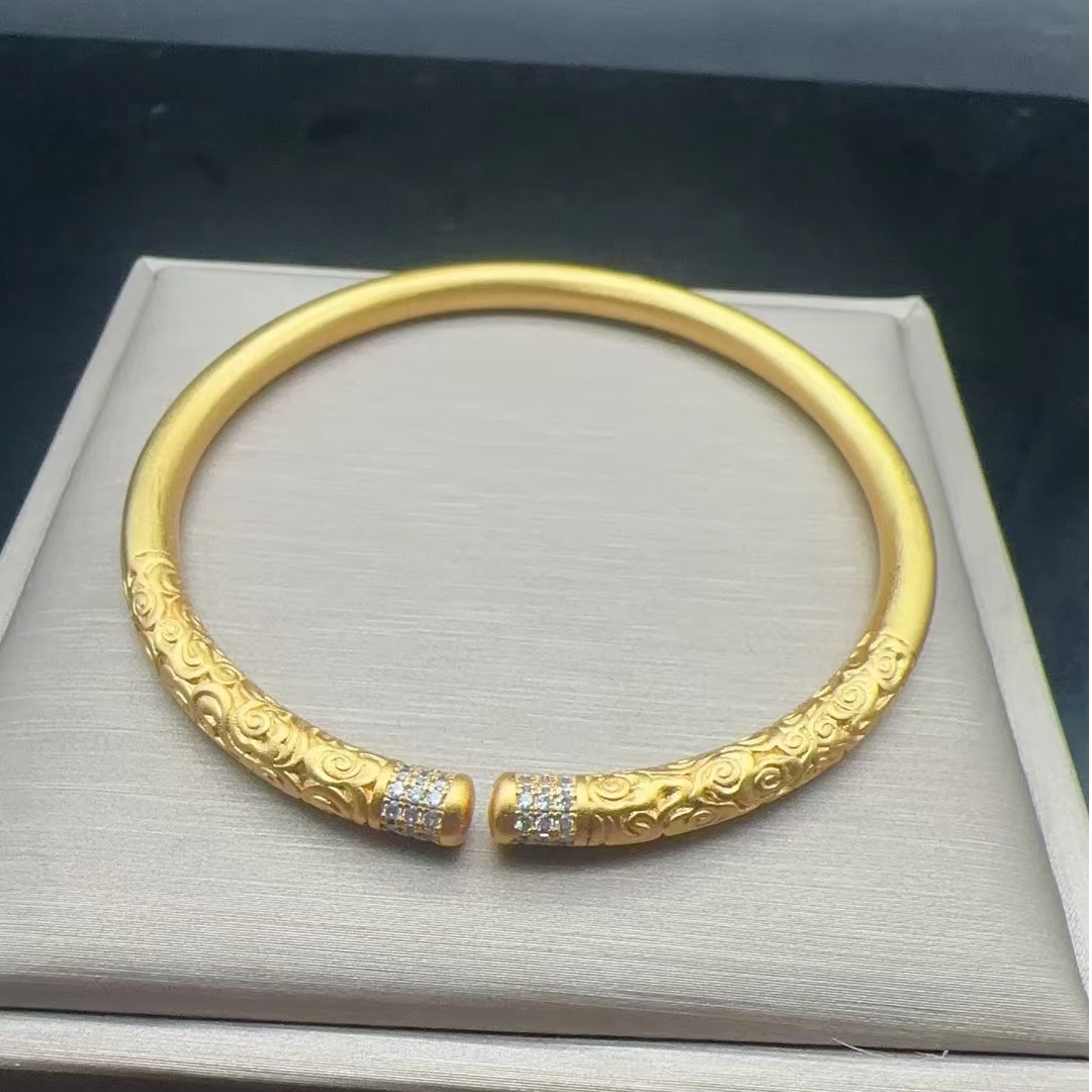 手镯 高端定制，经其百搭设计色彩缤纷精美绝伦