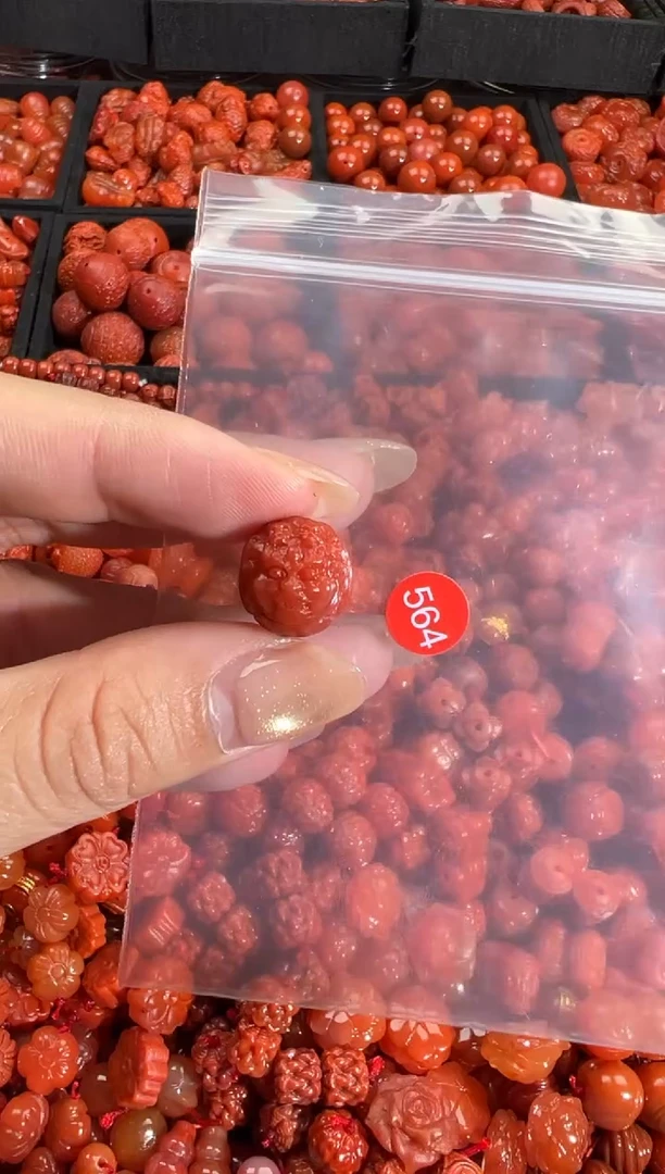 南红玛瑙未镶嵌颈饰1