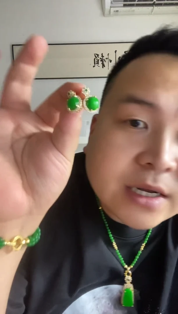 翡翠未镶嵌颈饰71耳钉