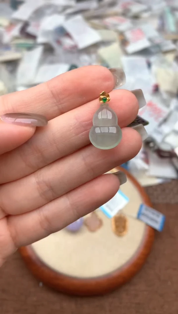18K金镶嵌挂件翡翠—
