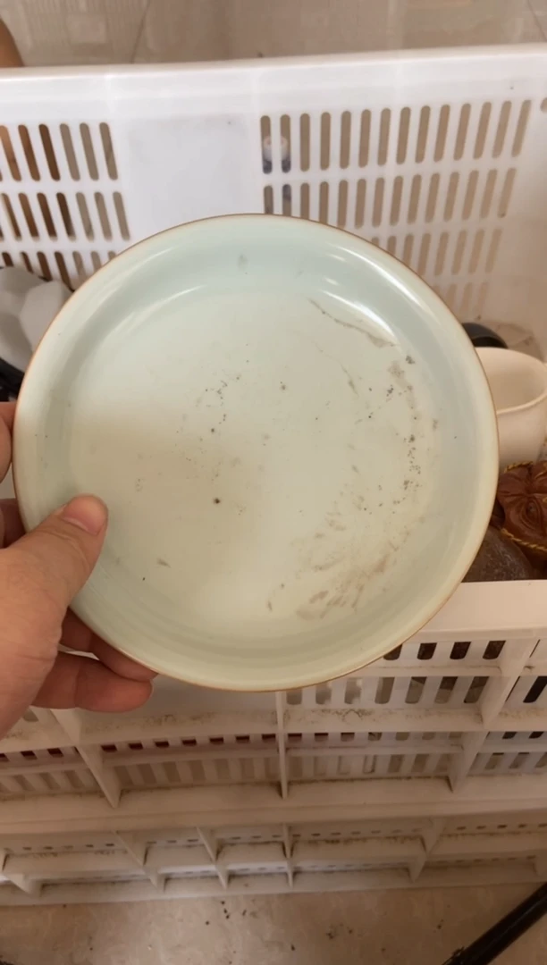 摄影的产品有使用过的痕迹有点脏介意勿拍