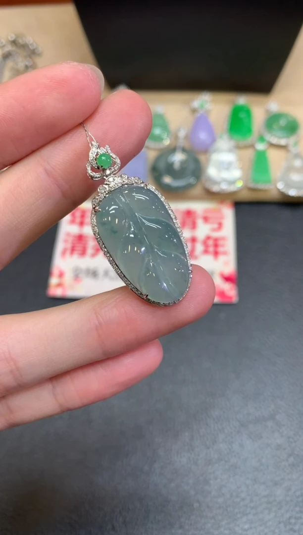 【闪购商品】翡翠颈饰18K金镶嵌叶子【无服务费】