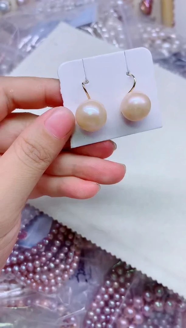 银S925镶嵌淡水珍珠耳饰，非无暇