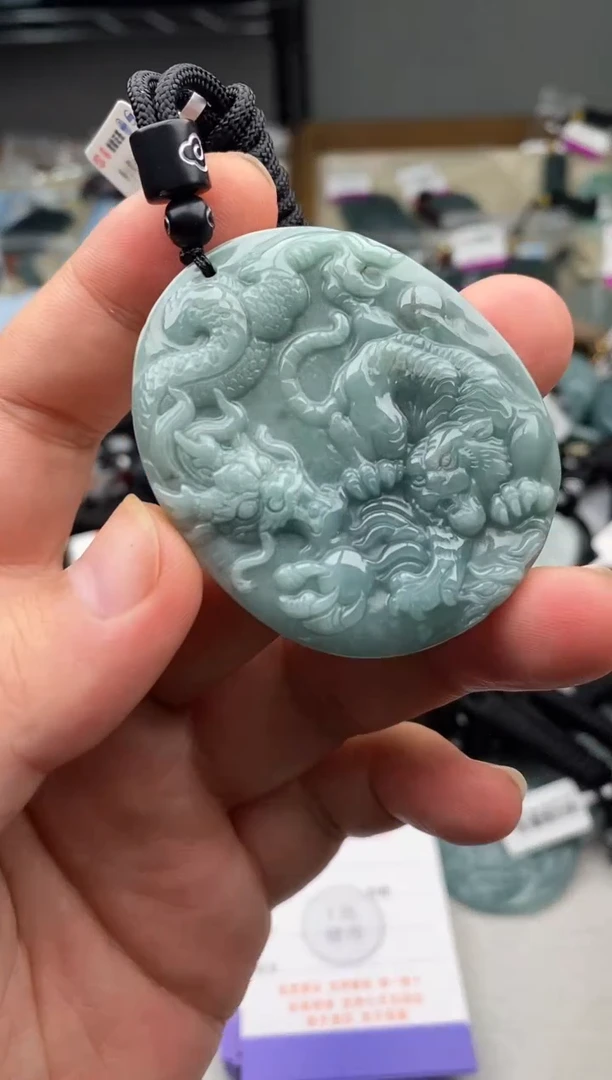 翡翠未镶嵌颈饰菠**萝多样性发其一