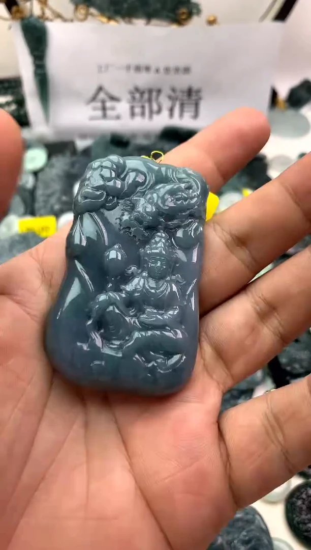 翡翠未镶嵌颈饰观音