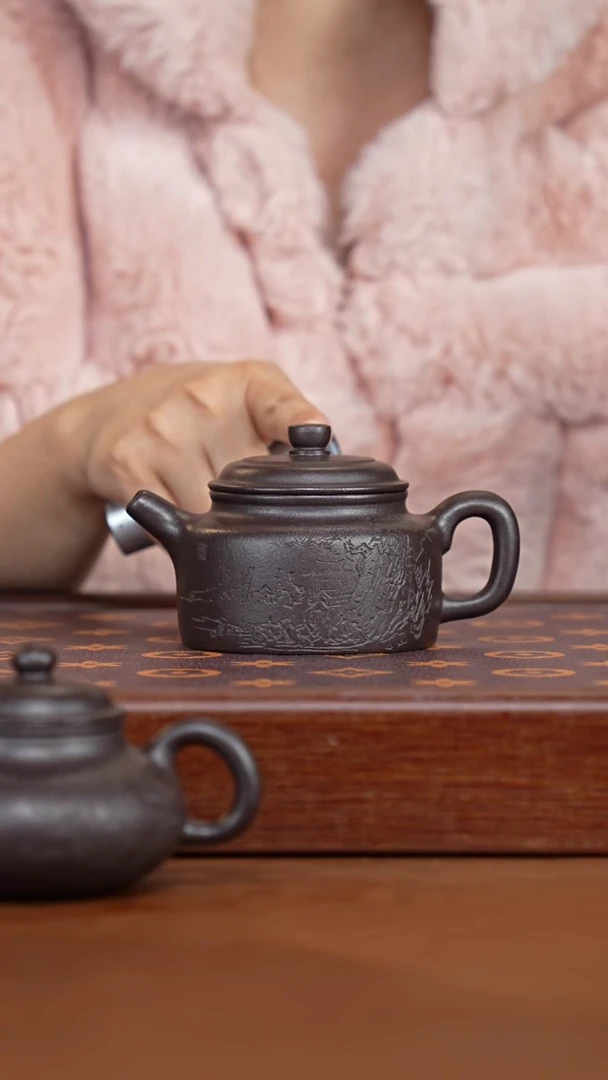 茶壶紫砂黑墩头刻绘德中