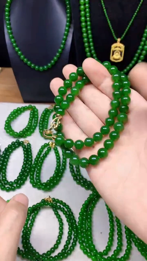项链未镶嵌和田玉（碧玉）卡10的辣绿