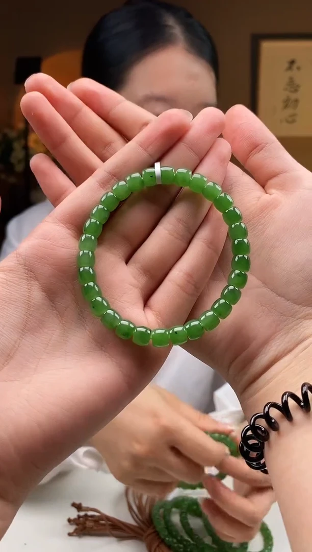 未镶嵌手链和田玉卡7左右碧玉直切微矿点