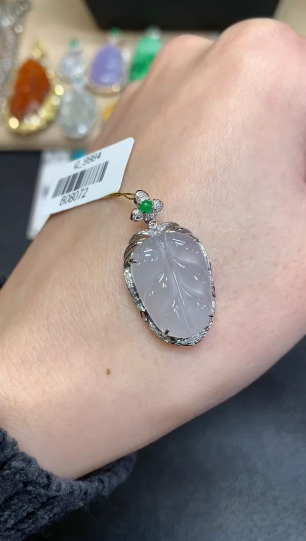 【闪购商品】翡翠颈饰18K金镶嵌叶子【无服务费】