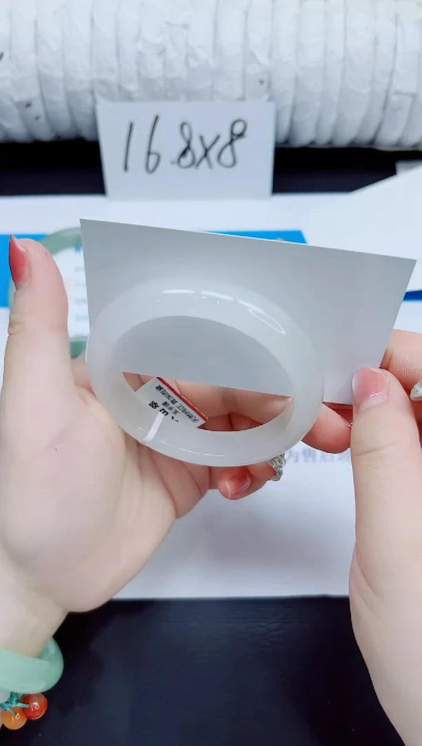 石英质玉手镯未镶嵌4/56.8