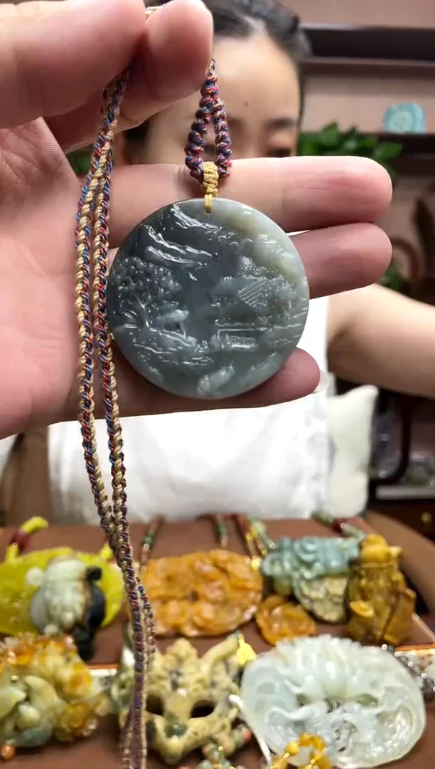 岫玉未镶嵌颈饰·1