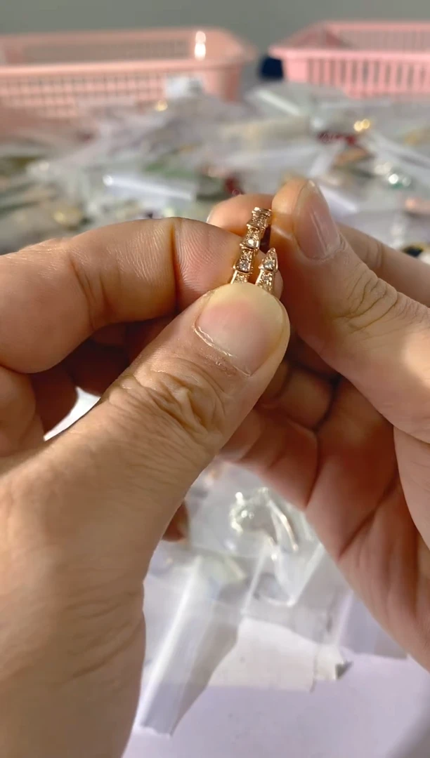 【闪购商品】水晶颈饰银S925镶嵌X476红宝，蓝宝，多样性发一件赠链