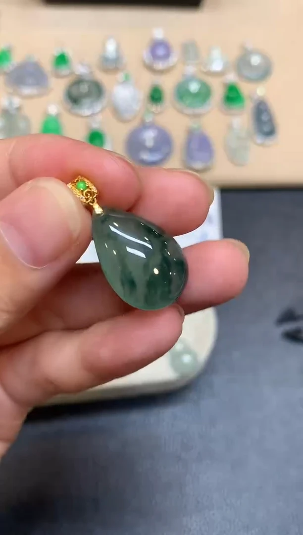 颈饰18K金镶嵌翡翠水滴【无服务费【48小时鉴赏期】
