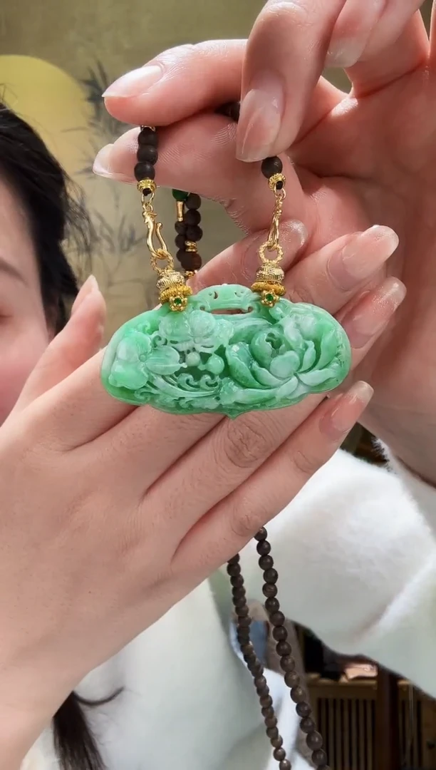 颈饰未镶嵌翡翠吊坠