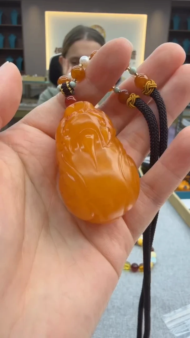 琥珀颈饰未镶嵌180秒拍号 假一罚三