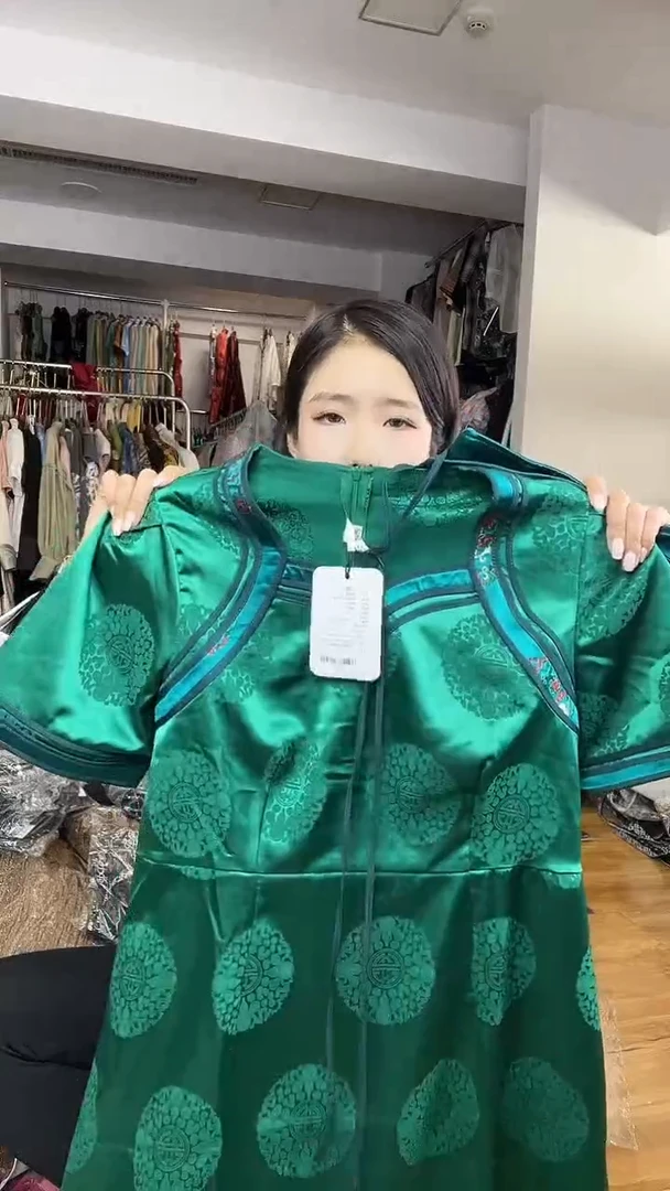 连衣裙       3XL码    135-145斤