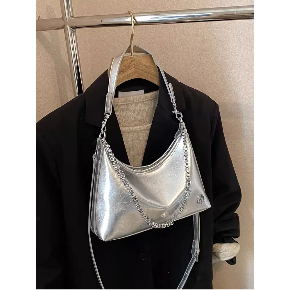 银色超火单肩包包女式2025新款大容量腋下包高级感通勤链条斜挎包