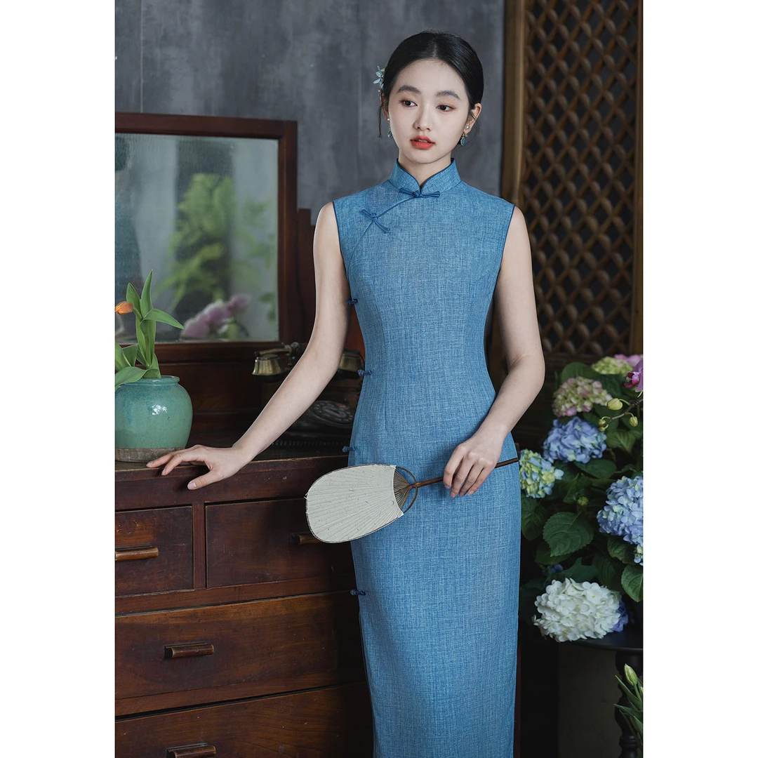 蓝色素雅中式无袖旗袍2025年新款民国风年轻款修身加长版日常款