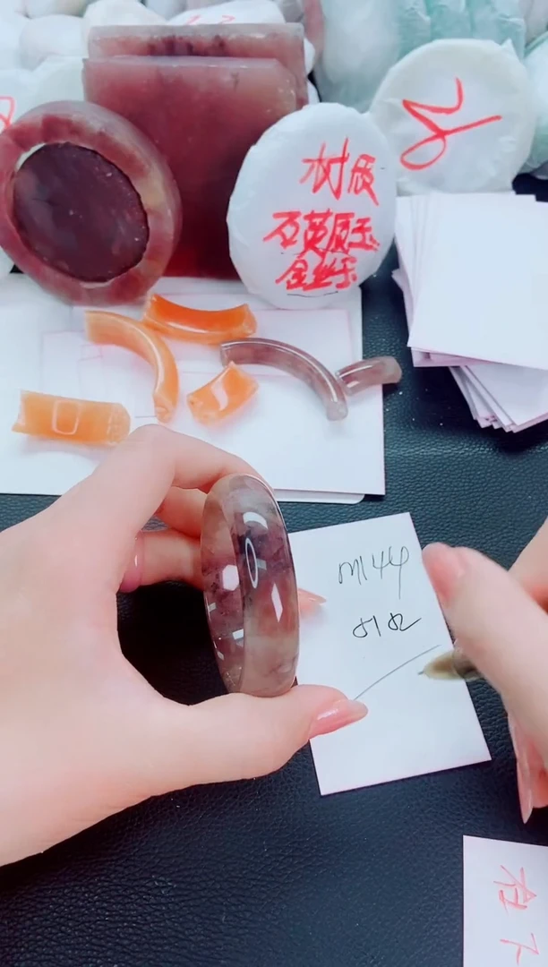 石英质玉手镯未镶嵌M144-51-52