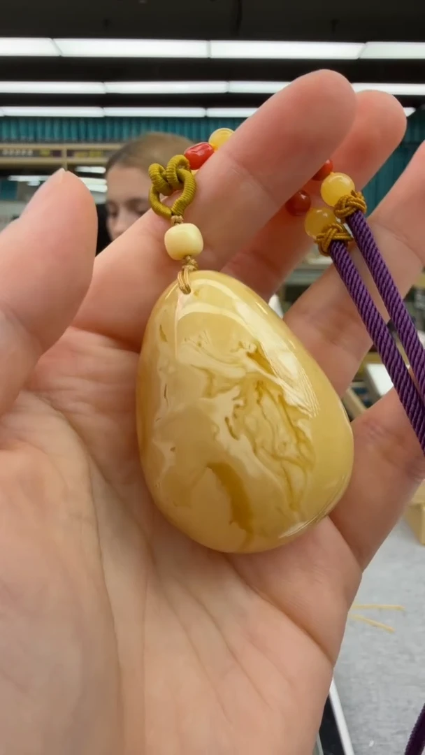 未镶嵌颈饰琥珀131秒拍号