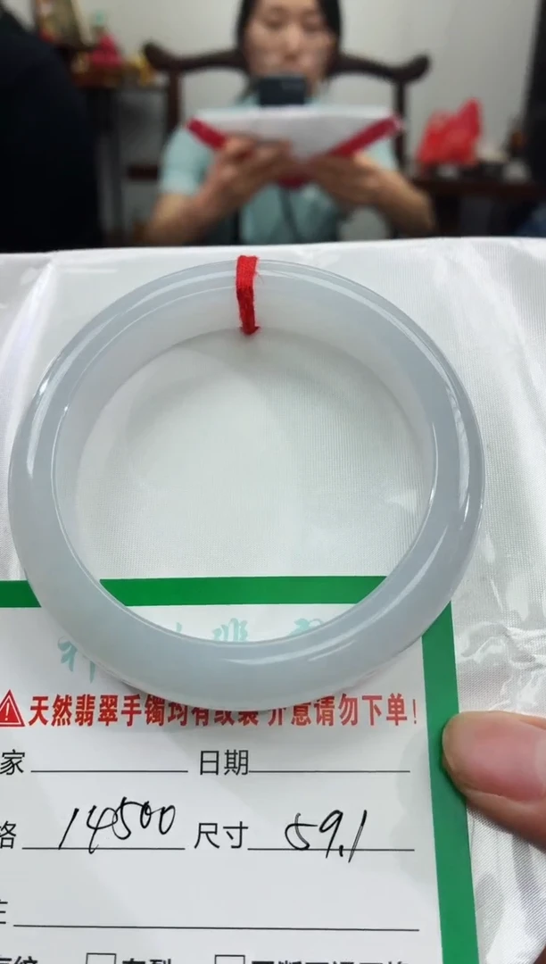 翡翠手镯未镶嵌翡翠手镯
