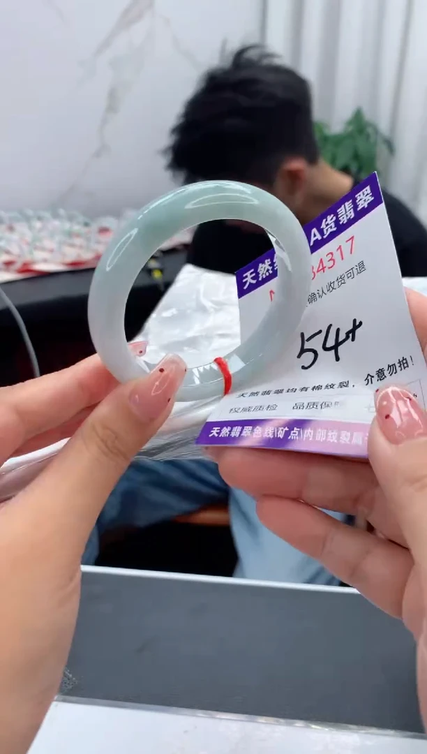 未镶嵌手镯翡翠有纹,完美者勿拍