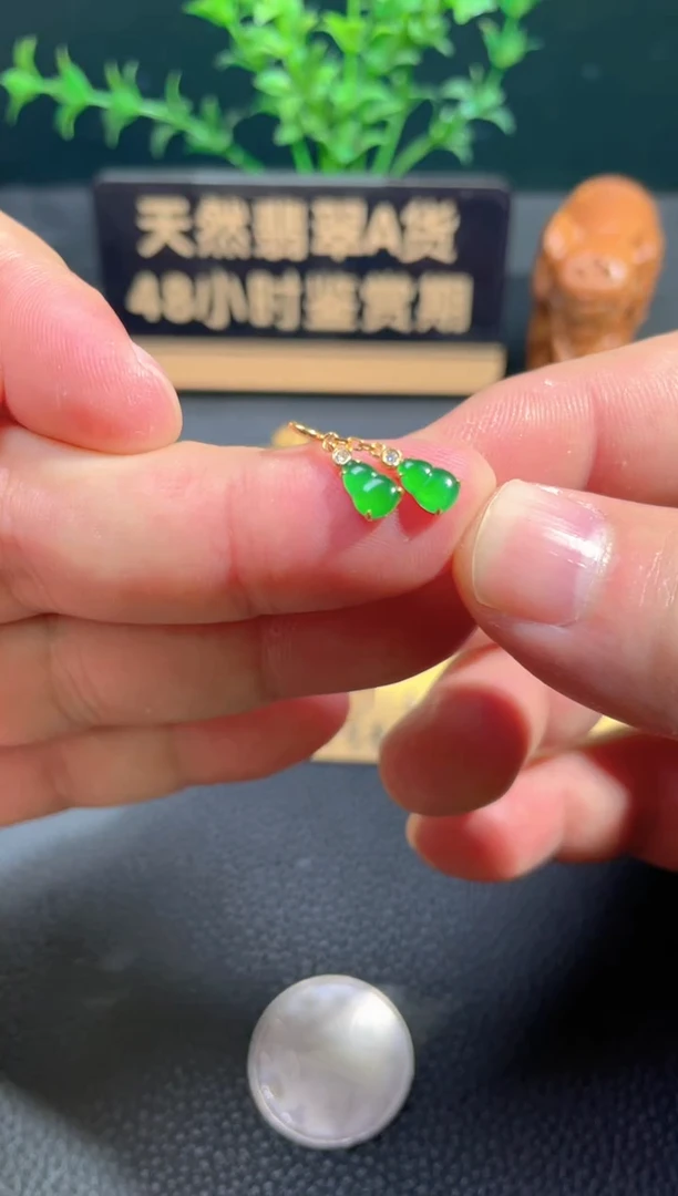 颈饰18K金镶嵌翡翠翡翠