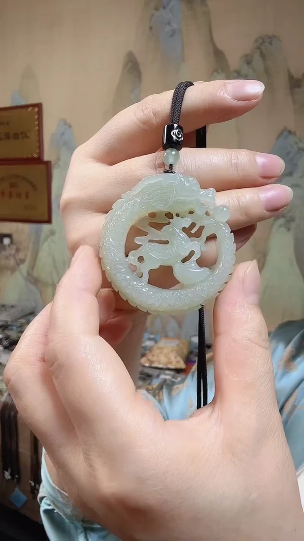 和田玉未镶嵌颈饰.