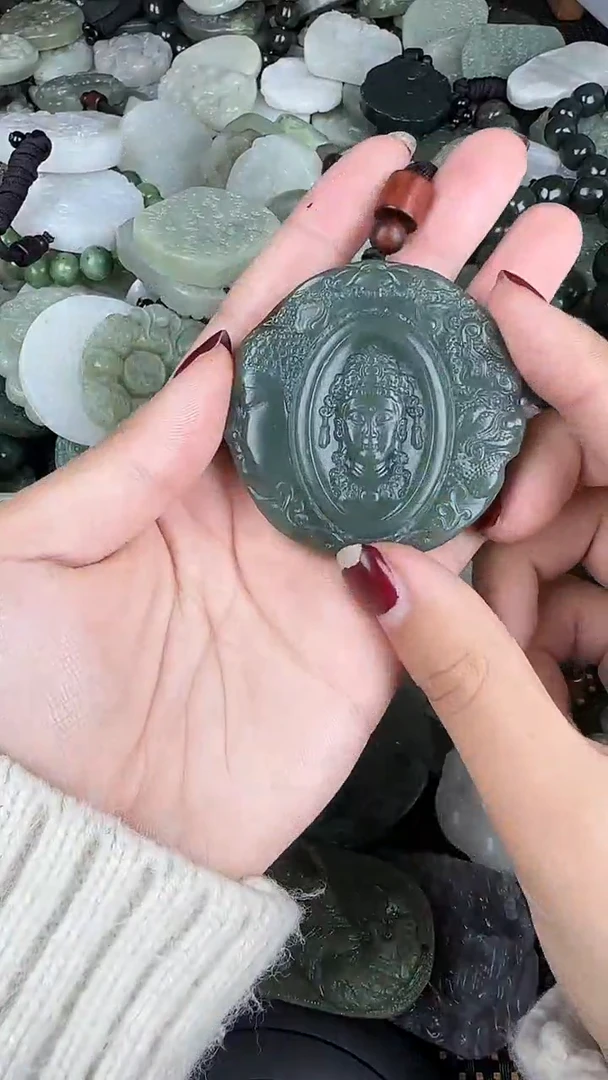 颈饰未镶嵌和田玉1