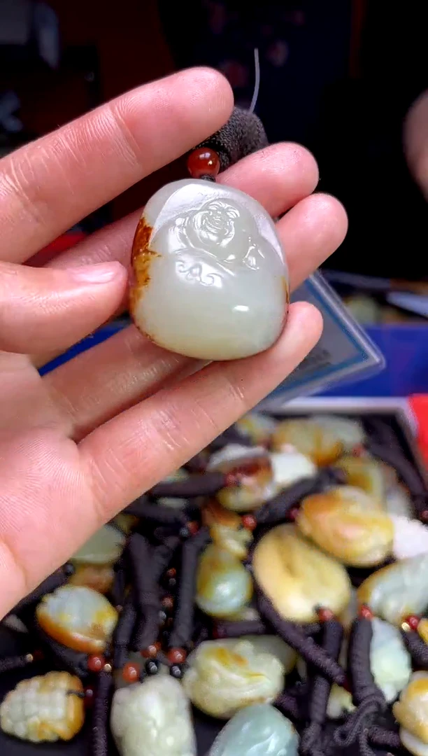 和田玉未镶嵌颈饰1