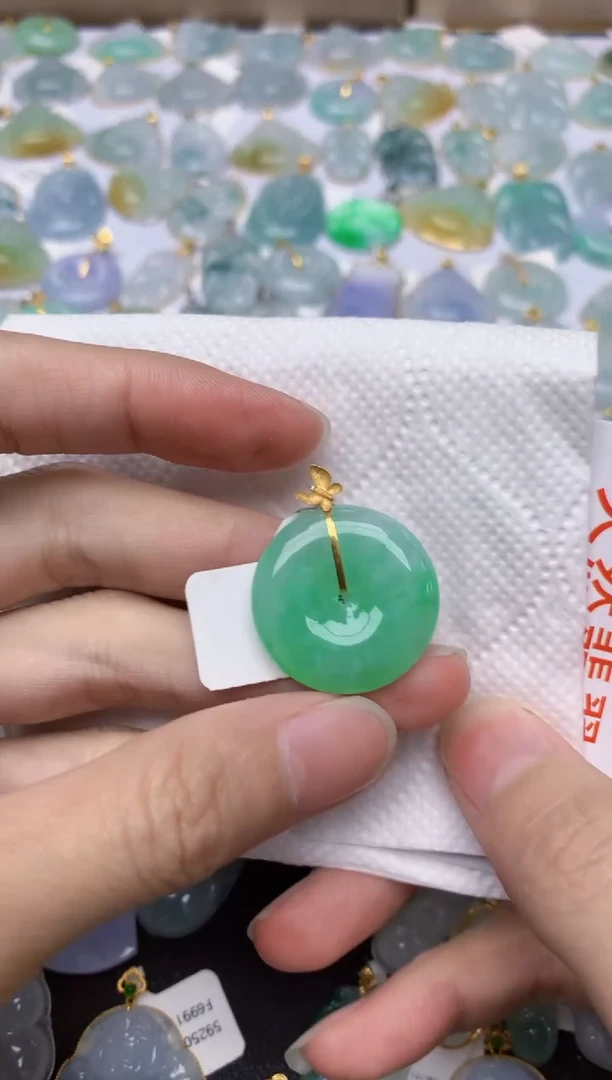 翡翠18K金镶嵌颈饰天然A货翡翠