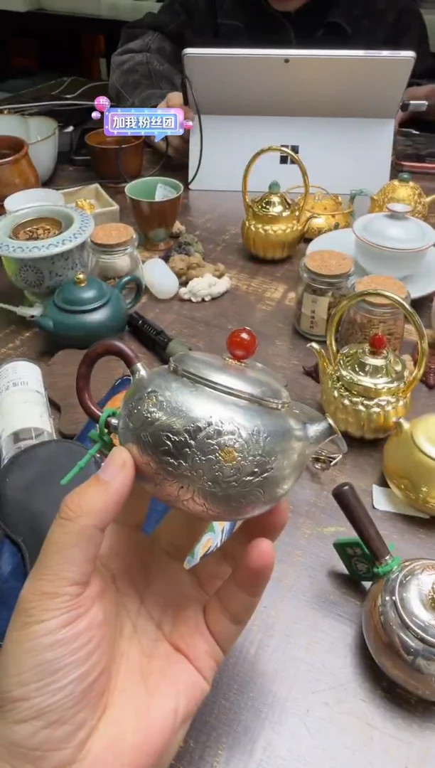 欧****）呆坐錾刻嵌金包金口富贵有鱼圆融壶