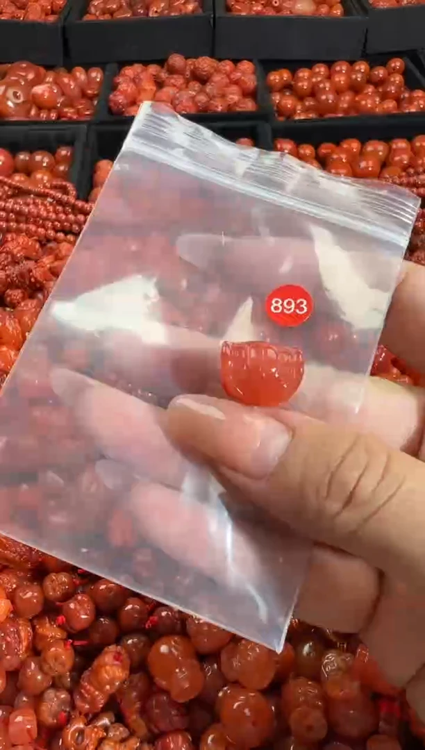 南红玛瑙未镶嵌颈饰1