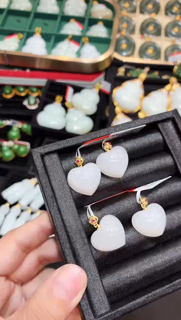 吊坠(赠链)银S925镶嵌和田玉多样性发一