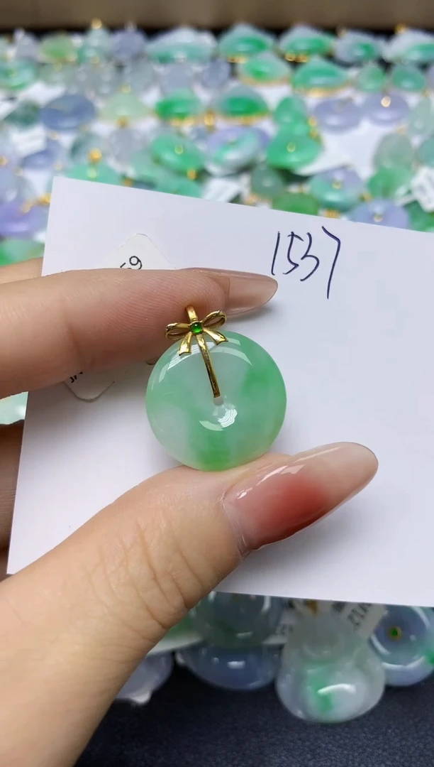 翡翠18K金镶嵌颈饰 天然缅甸翡翠A货