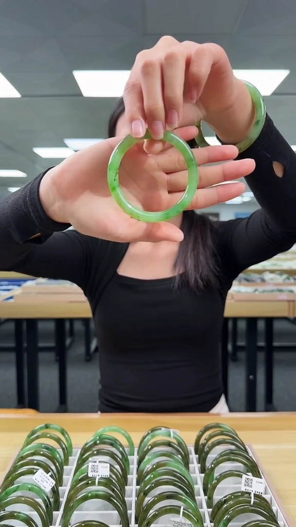 颈饰未镶嵌和田玉碧玉手镯 多样性发一