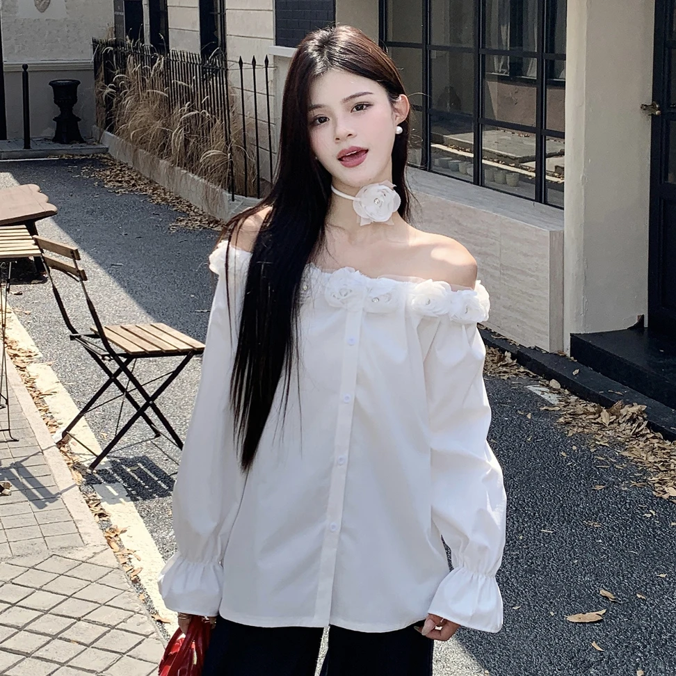 实拍白色春装法式甜美花朵装饰一字肩白衬衫女长袖气质宽松上衣